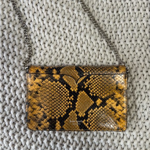 Kate Spade crossbody with chain strap - Picture 4 of 11